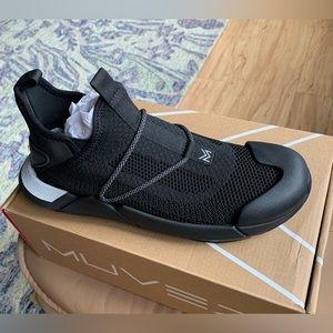 Men’s Muves Travelers, Men’s size 9, Women’s size 10